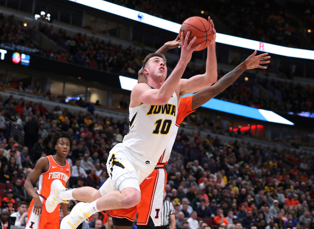 Iowa Hawkeyes guard Joe Wieskamp (10) against the Illinois Fighting Illini in the 2019 Big Ten Men's Basketball Tournament Thursday, March 14, 2019 at the United Center in Chicago. (Brian Ray/hawkeyesports.com)