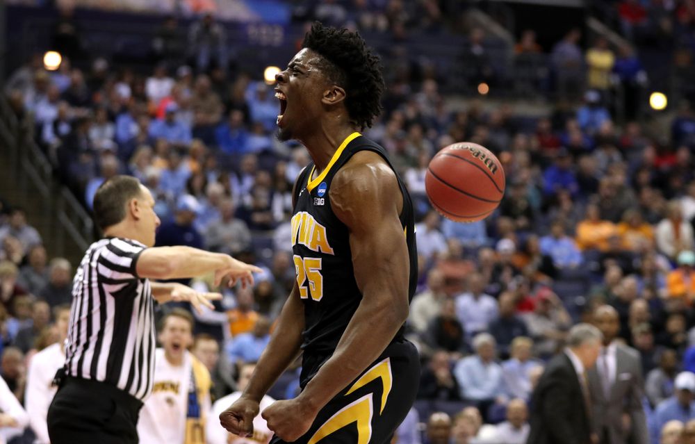 Iowa Hawkeyes forward Tyler Cook (25) against the Tennessee Volunteers in the second round of the 2019 NCAA Men's Basketball Tournament Sunday, March 24, 2019 at Nationwide Arena in Columbus, Ohio. (Brian Ray/hawkeyesports.com)