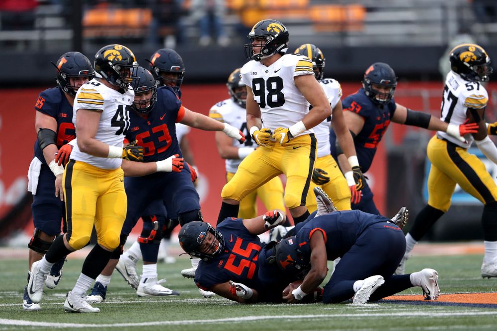 Iowa Hawkeyes defensive end Anthony Nelson (98) against the Illinois Fighting Illini Saturday, November 17, 2018 at Memorial Stadium in Champaign, Ill. (Brian Ray/hawkeyesports.com)