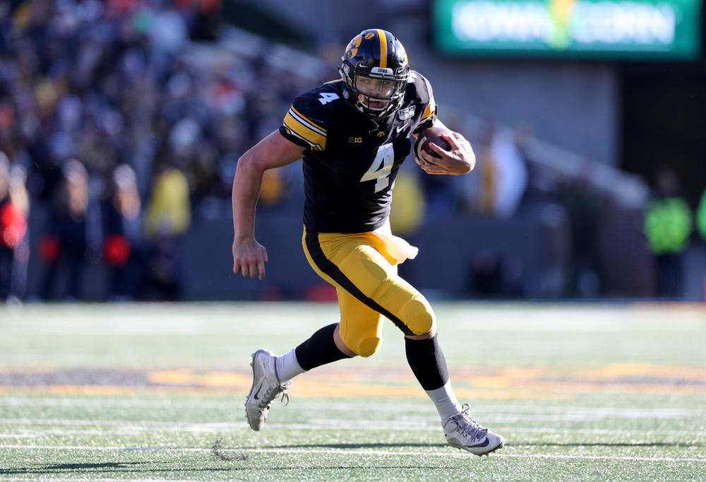 Iowa Hawkeyes quarterback Nate Stanley (4) against the Illinois Fighting Illini Saturday, November 23, 2019 at Kinnick Stadium. (Brian Ray/hawkeyesports.com)