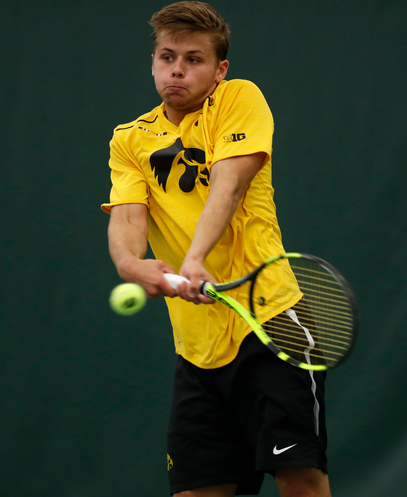 Will Davies against the Illinois Fighting Illini Saturday, March 31, 2018 at Hawkeye Tennis and Recreation Center. (Brian Ray/hawkeyesports.com)