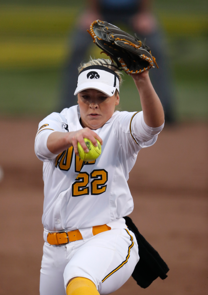 Iowa Hawkeyes starting pitcher/relief pitcher Kenzie Ihle (22) against the Minnesota Golden Gophers Thursday, April 12, 2018 at Bob Pearl Field. (Brian Ray/hawkeyesports.com)