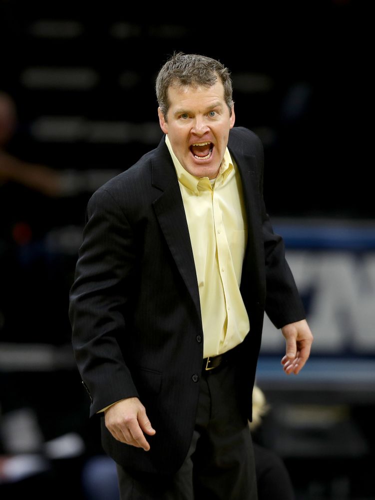 Iowa head coach Tom Brands works the sideline as Michael Kemerer wrestles Ohio State’s Kaleb Romero at 174 pounds Friday, January 24, 2020 at Carver-Hawkeye Arena. Kemerer won the match 7-1. (Brian Ray/hawkeyesports.com)