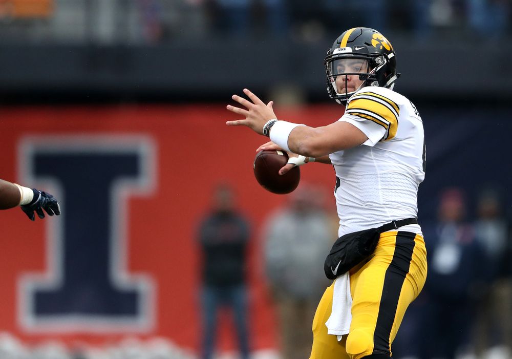 Iowa Hawkeyes quarterback Nate Stanley (4) against the Illinois Fighting Illini Saturday, November 17, 2018 at Memorial Stadium in Champaign, Ill. (Brian Ray/hawkeyesports.com)