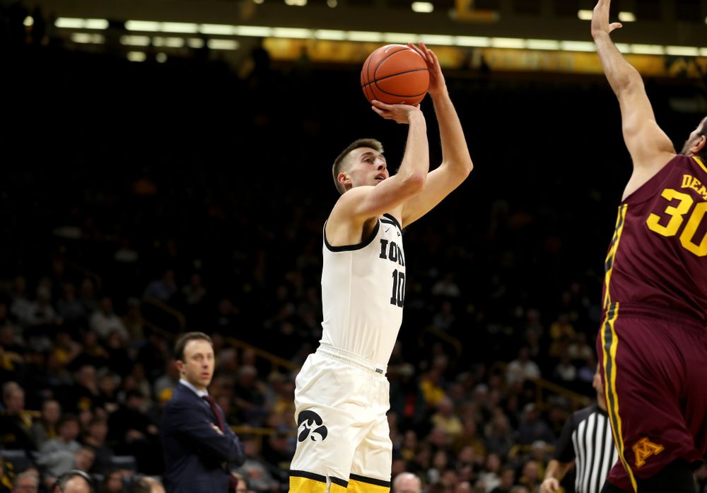 Iowa Hawkeyes guard Joe Wieskamp (10) pulls up for a three point basket against the Minnesota Golden Gophers Monday, December 9, 2019 at Carver-Hawkeye Arena. (Brian Ray/hawkeyesports.com)