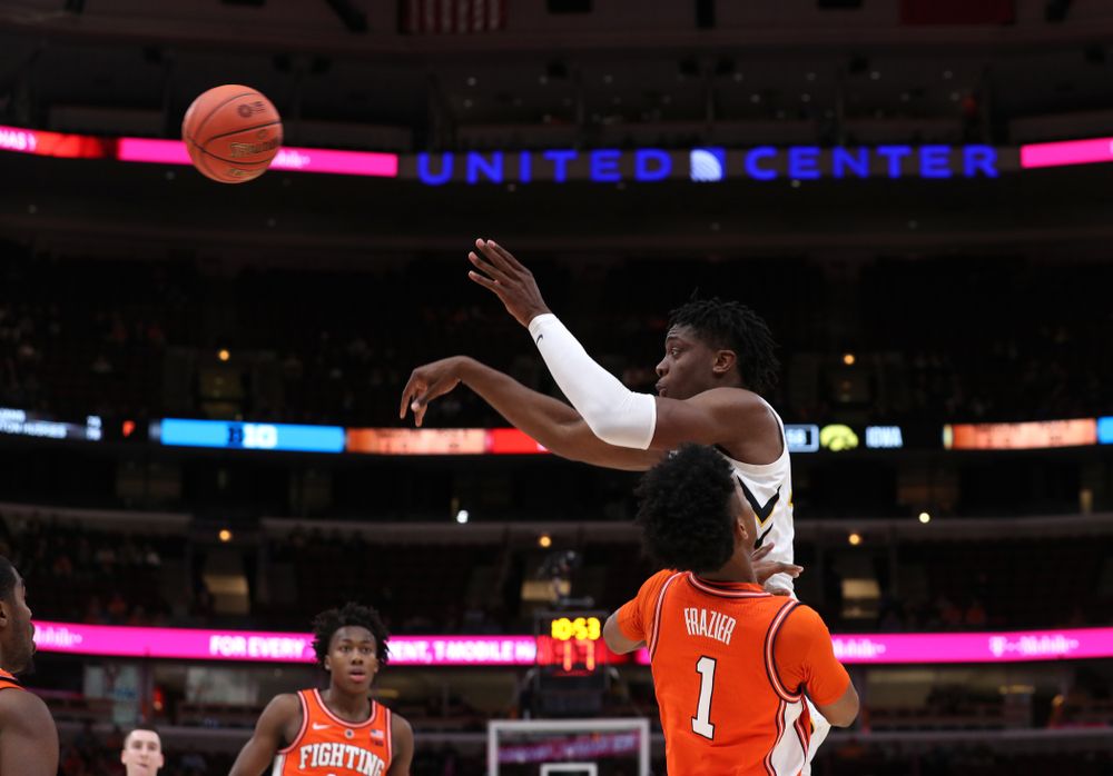 Iowa Hawkeyes forward Tyler Cook (25) against the Illinois Fighting Illini in the 2019 Big Ten Men's Basketball Tournament Thursday, March 14, 2019 at the United Center in Chicago. (Brian Ray/hawkeyesports.com)