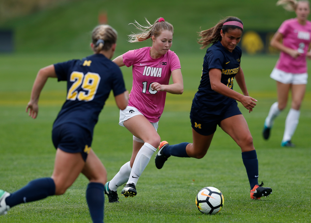 Iowa Hawkeyes Natalie Winters (10) against Michigan Sunday, October 14, 2018 at the Iowa Soccer Complex. (Brian Ray/hawkeyesports.com)