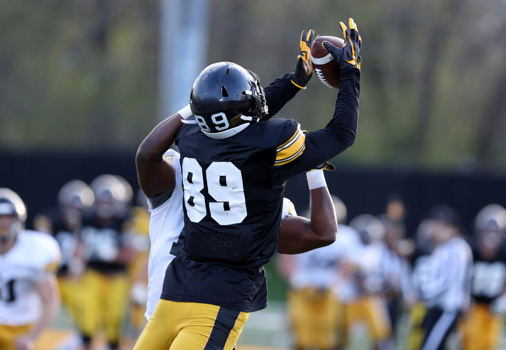 Iowa Hawkeyes wide receiver Nico Ragaini (89) catches a touchdown pass during the teamÕs final spring practice Friday, April 26, 2019 at the Kenyon Football Practice Facility. (Brian Ray/hawkeyesports.com)