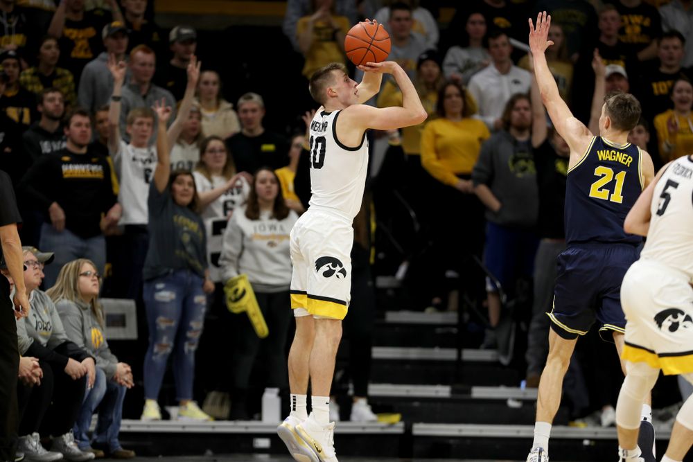 Iowa Hawkeyes guard Joe Wieskamp (10) knocks down a three point basket against the Michigan Wolverines Friday, January 17, 2020 at Carver-Hawkeye Arena. (Brian Ray/hawkeyesports.com)