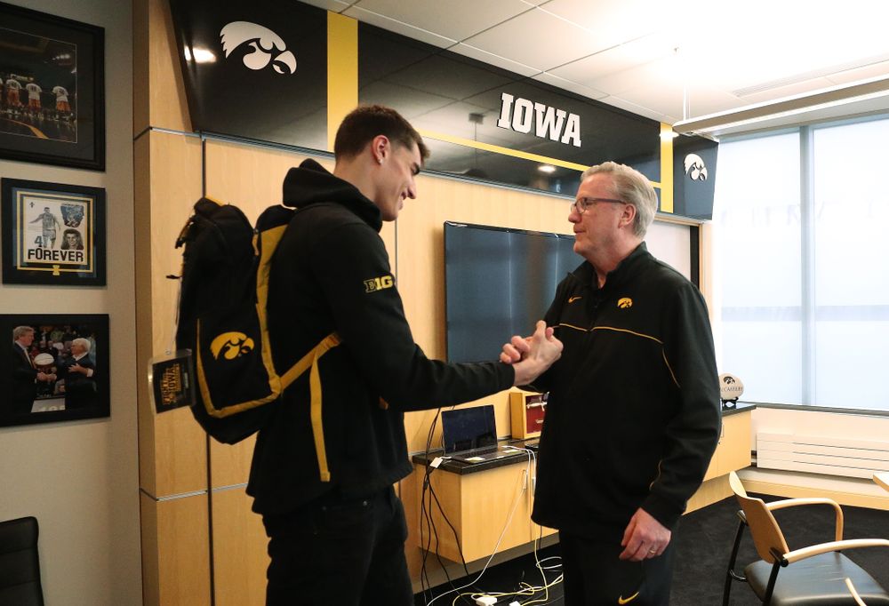 Iowa Hawkeyes head coach Fran McCaffery tells forward Luka Garza (55) that he has been named the Big Ten Player of the Year Monday, March 9, 2020 at Carver-Hawkeye Arena. (Brian Ray/hawkeyesports.com)
