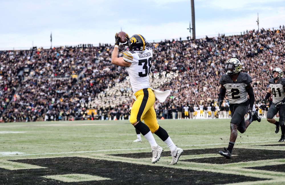Iowa Hawkeyes tight end T.J. Hockenson (38) scores a touchdown against the Purdue Boilermakers Saturday, November 3, 2018 Ross Ade Stadium in West Lafayette, Ind. (Max Allen/hawkeyesports.com)