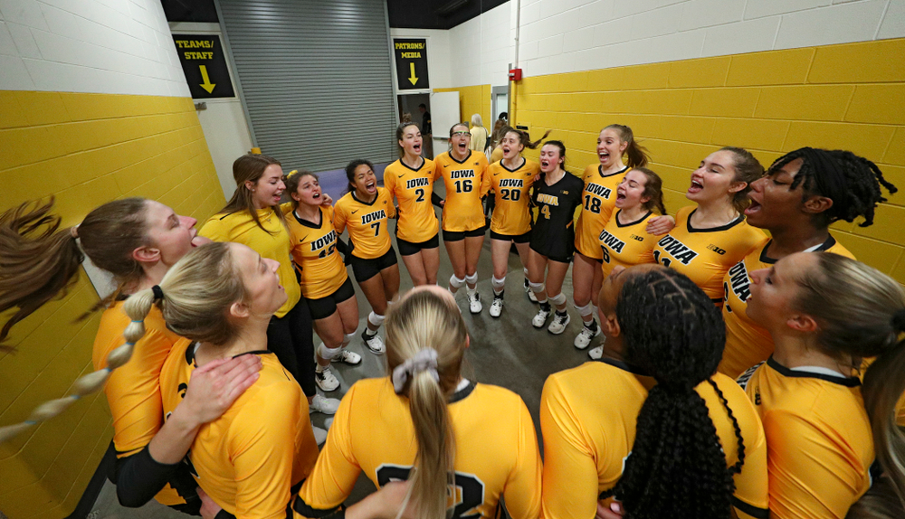 The Iowa Hawkeyes huddle before their match at Carver-Hawkeye Arena in Iowa City on Sunday, Oct 20, 2019. (Stephen Mally/hawkeyesports.com)