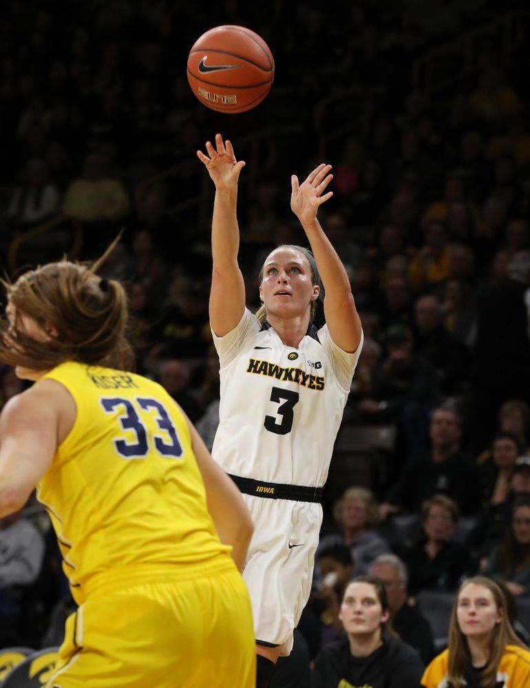 Iowa Hawkeyes guard Makenzie Meyer (3) against the Michigan Wolverines Thursday, January 17, 2019 at Carver-Hawkeye Arena. (Brian Ray/hawkeyesports.com)