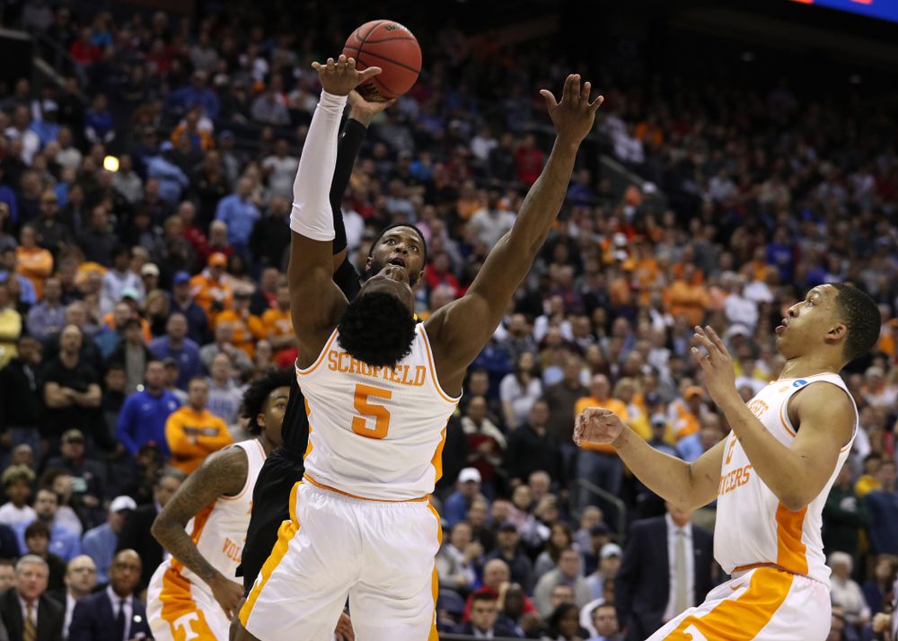 Iowa Hawkeyes guard Isaiah Moss (4) against the Tennessee Volunteers in the second round of the 2019 NCAA Men's Basketball Tournament Sunday, March 24, 2019 at Nationwide Arena in Columbus, Ohio. (Brian Ray/hawkeyesports.com)