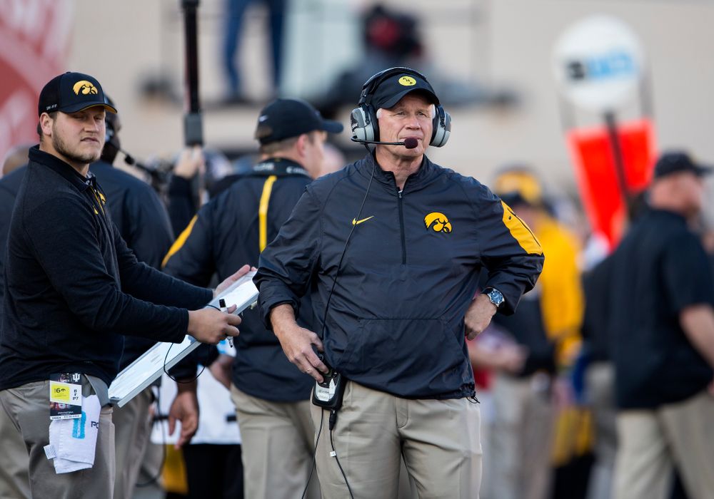 Iowa Hawkeyes defensive line coach Reese Morgan works the sideline during the first half against the Indiana Hoosiers Saturday, November 7, 2015 at Memorial Stadium in Bloomington, Ind. (Brian Ray/hawkeyesports.com)