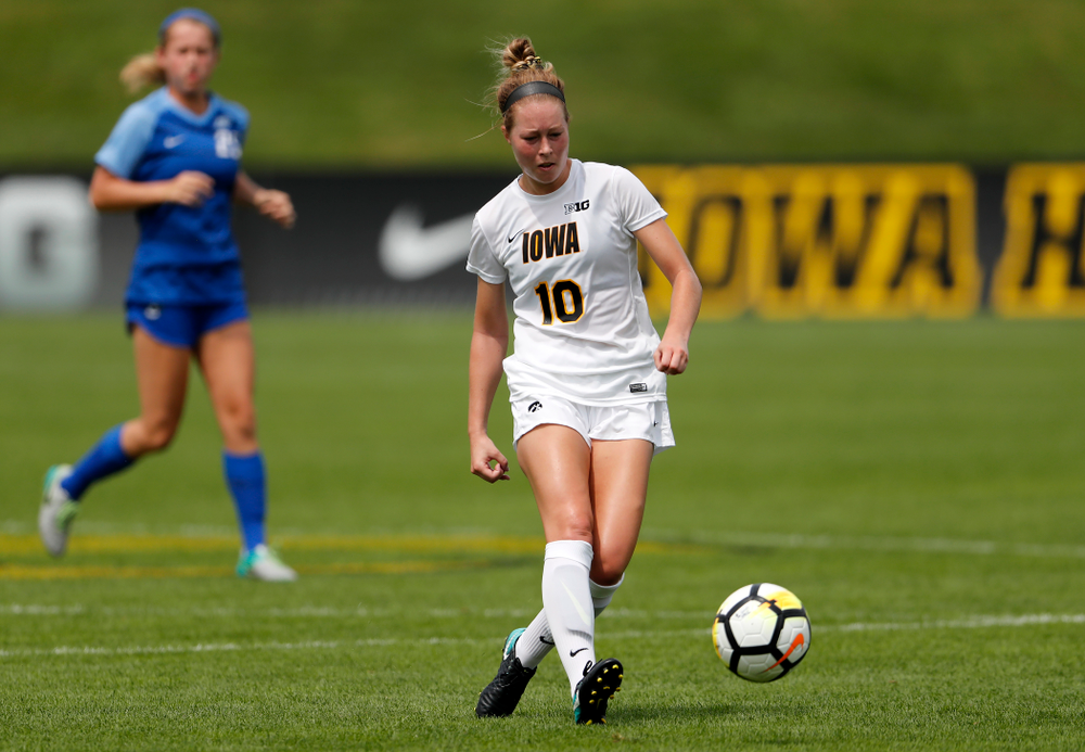 Iowa Hawkeyes Natalie Winters (10) against the Creighton Bluejays Sunday, August 19, 2018 at the Iowa Soccer Complex. (Brian Ray/hawkeyesports.com)