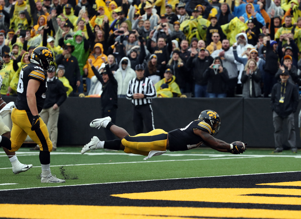 Iowa Hawkeyes running back Mekhi Sargent (10) scores against the Purdue Boilermakers Saturday, October 19, 2019 at Kinnick Stadium. (Brian Ray/hawkeyesports.com)