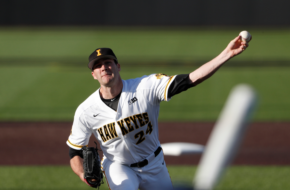 Iowa Hawkeyes pitcher Nick Allgeyer (24) against the Michigan Wolverines Friday, April 27, 2018 at Duane Banks Field in Iowa City. (Brian Ray/hawkeyesports.com)