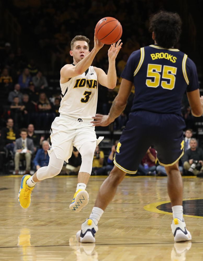 Iowa Hawkeyes guard Jordan Bohannon (3) against the Michigan Wolverines Friday, February 1, 2019 at Carver-Hawkeye Arena. (Brian Ray/hawkeyesports.com)