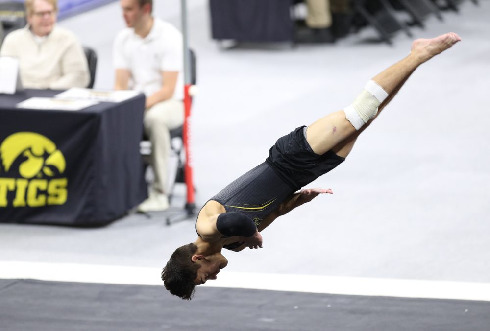 Iowa's Evan Davis competes on the floor against Oklahoma Saturday, February 9, 2019 at Carver-Hawkeye Arena. (Brian Ray/hawkeyesports.com)