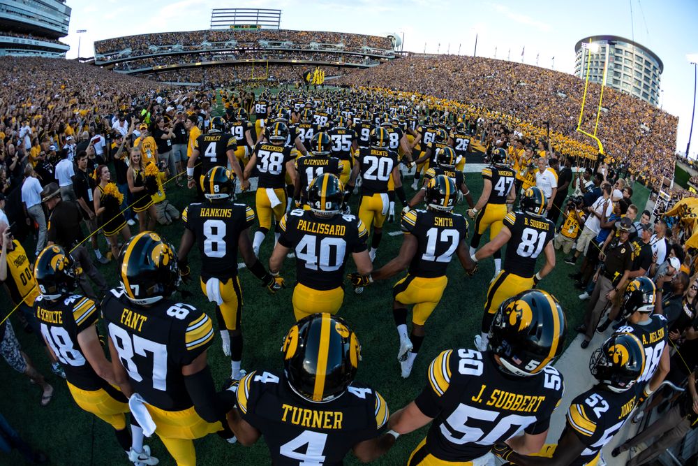 The Iowa Hawkeyes swarm against the Northern Iowa Panthers Saturday, September 15, 2018 at Kinnick Stadium. (Brian Ray/hawkeyesports.com)