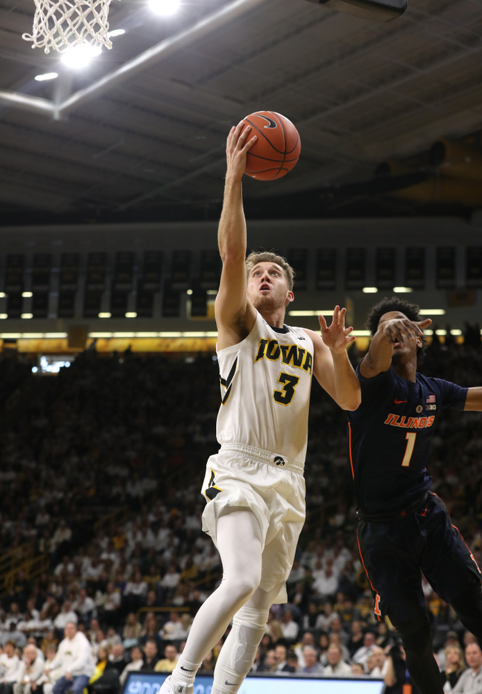 Iowa Hawkeyes guard Jordan Bohannon (3) against the Illinois Fighting Illini Sunday, January 20, 2019 at Carver-Hawkeye Arena. (Brian Ray/hawkeyesports.com)