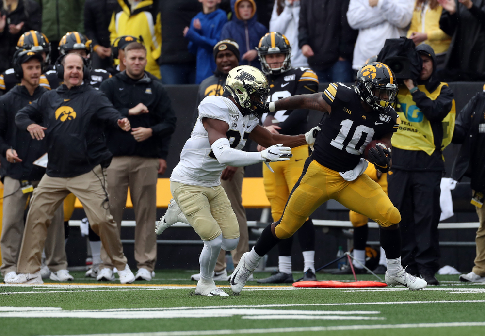 Iowa Hawkeyes running back Mekhi Sargent (10) against the Purdue Boilermakers Saturday, October 19, 2019 at Kinnick Stadium. (Brian Ray/hawkeyesports.com)