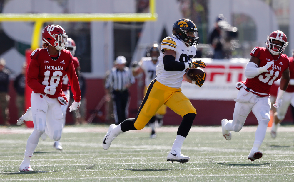 Iowa Hawkeyes tight end Noah Fant (87) against the Indiana Hoosiers Saturday, October 13, 2018 at Memorial Stadium, in Bloomington, Ind. (Brian Ray/hawkeyesports.com)