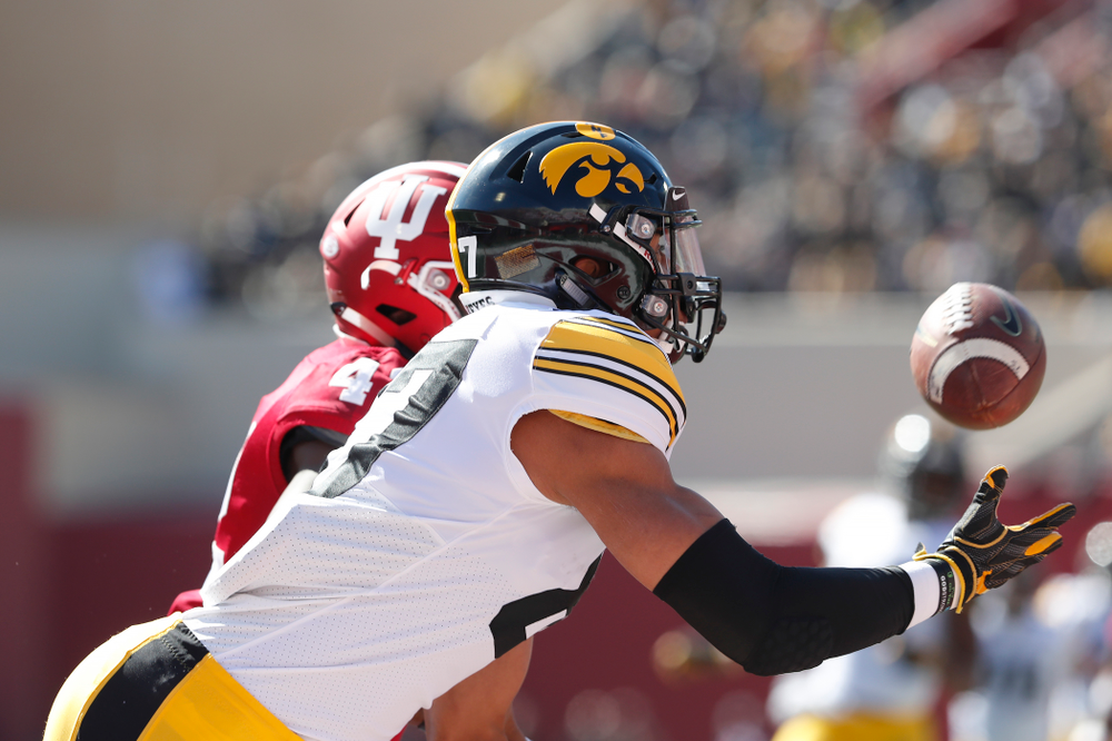 Iowa Hawkeyes tight end Noah Fant (87) catches a touchdown pass against the Indiana Hoosiers Saturday, October 13, 2018 at Memorial Stadium, in Bloomington, Ind. (Brian Ray/hawkeyesports.com)