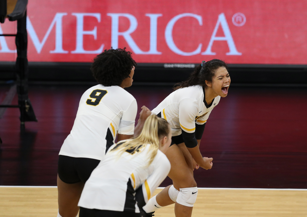 Iowa Hawkeyes setter Gabrielle Orr (7) against the Northwestern Wildcats Wednesday, October 24, 2018 at Carver-Hawkeye Arena. (Brian Ray/hawkeyesports.com)
