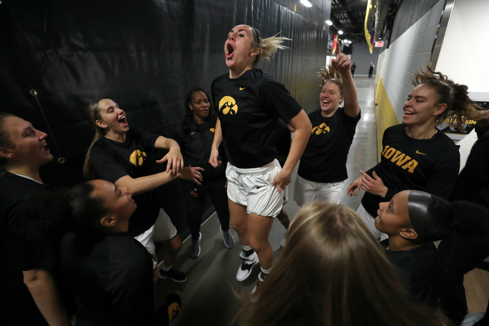 Iowa Hawkeyes forward Hannah Stewart (21) against Dakota Wesleyan University Tuesday, November 6, 2018 at Carver-Hawkeye Arena. (Brian Ray/hawkeyesports.com)