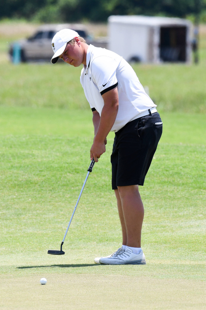 Freshman Alex Schaake competes in the first round of the NCAA Men's Golf Regional. (Photo:SE Sports Media/Sideline Sports).