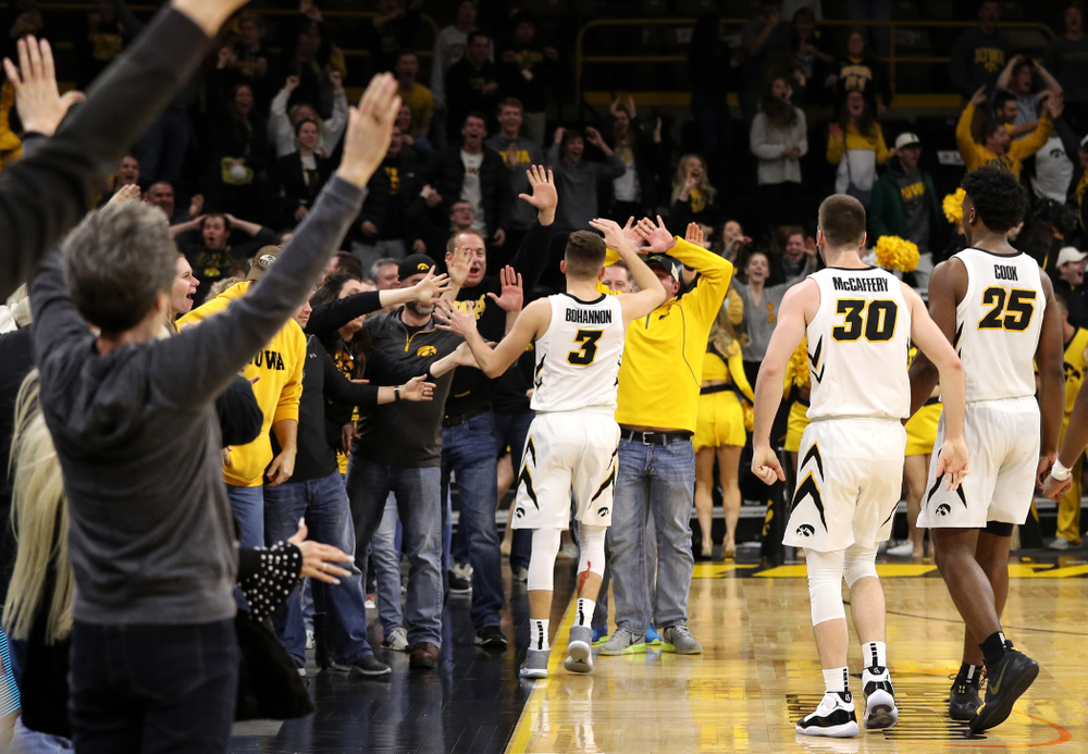 Iowa Hawkeyes guard Jordan Bohannon (3) makes the game winning three point basket against the Northwestern Wildcats Sunday, February 10, 2019 at Carver-Hawkeye Arena. (Brian Ray/hawkeyesports.com)