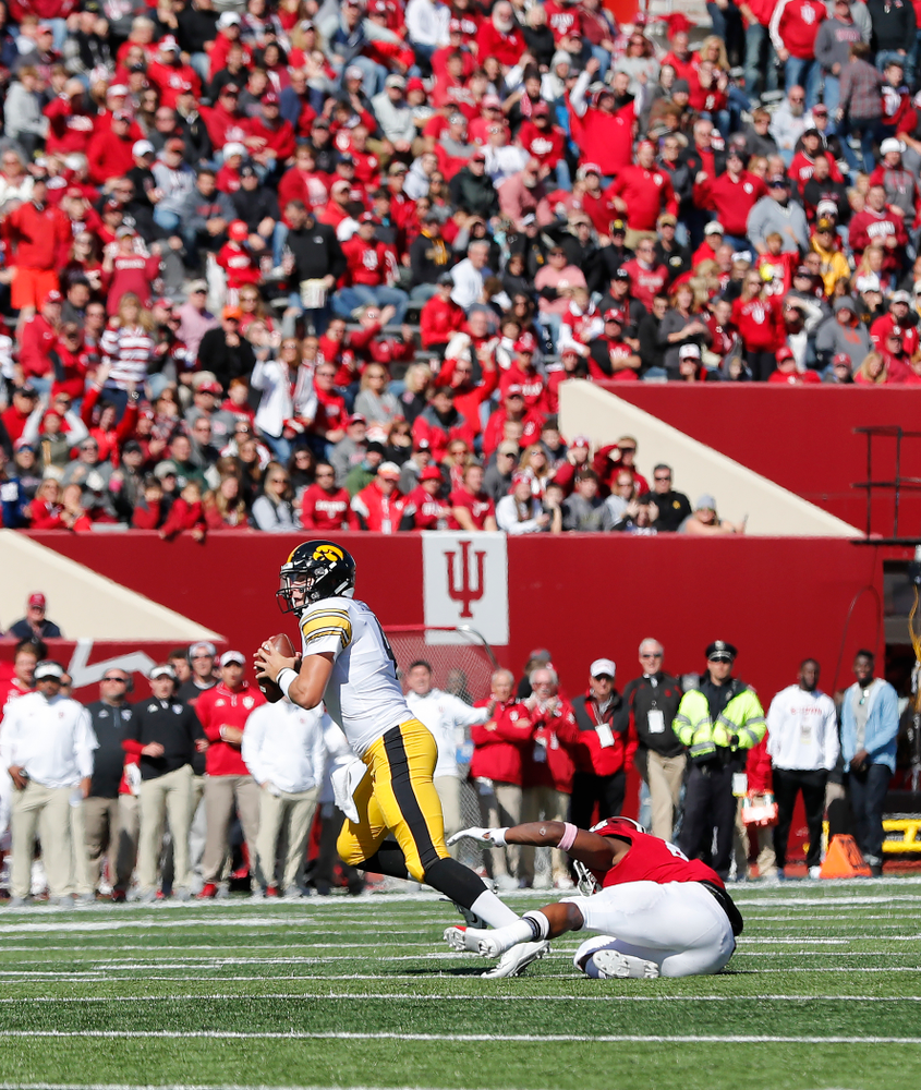 Iowa Hawkeyes quarterback Nate Stanley (4) against the Indiana Hoosiers Saturday, October 13, 2018 at Memorial Stadium, in Bloomington, Ind. (Brian Ray/hawkeyesports.com)