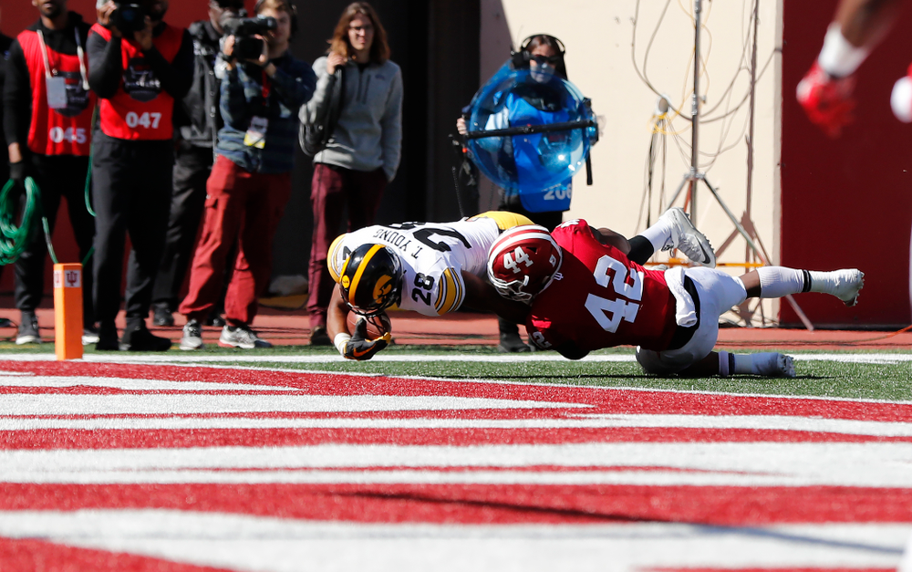 Iowa Hawkeyes running back Toren Young (28) scores against the Indiana Hoosiers Saturday, October 13, 2018 at Memorial Stadium, in Bloomington, Ind. (Brian Ray/hawkeyesports.com)