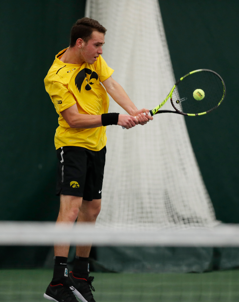 Kareem Allaf against the Illinois Fighting Illini Saturday, March 31, 2018 at Hawkeye Tennis and Recreation Center. (Brian Ray/hawkeyesports.com)