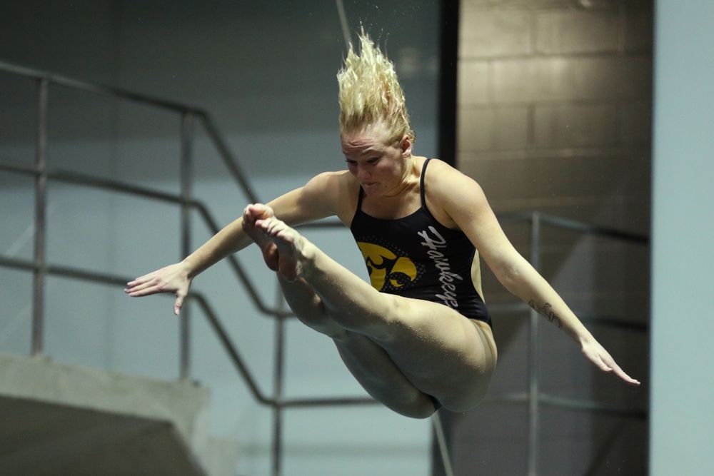 Iowa's Thelma Strandberg competes on the 1-meter springboard against the Iowa State Cyclones in the Iowa Corn Cy-Hawk Series Friday, December 7, 2018 at at the Campus Recreation and Wellness Center. (Brian Ray/hawkeyesports.com)