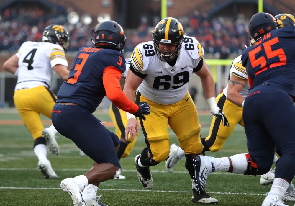Iowa Hawkeyes offensive lineman Keegan Render (69) against the Illinois Fighting Illini Saturday, November 17, 2018 at Memorial Stadium in Champaign, Ill. (Brian Ray/hawkeyesports.com)