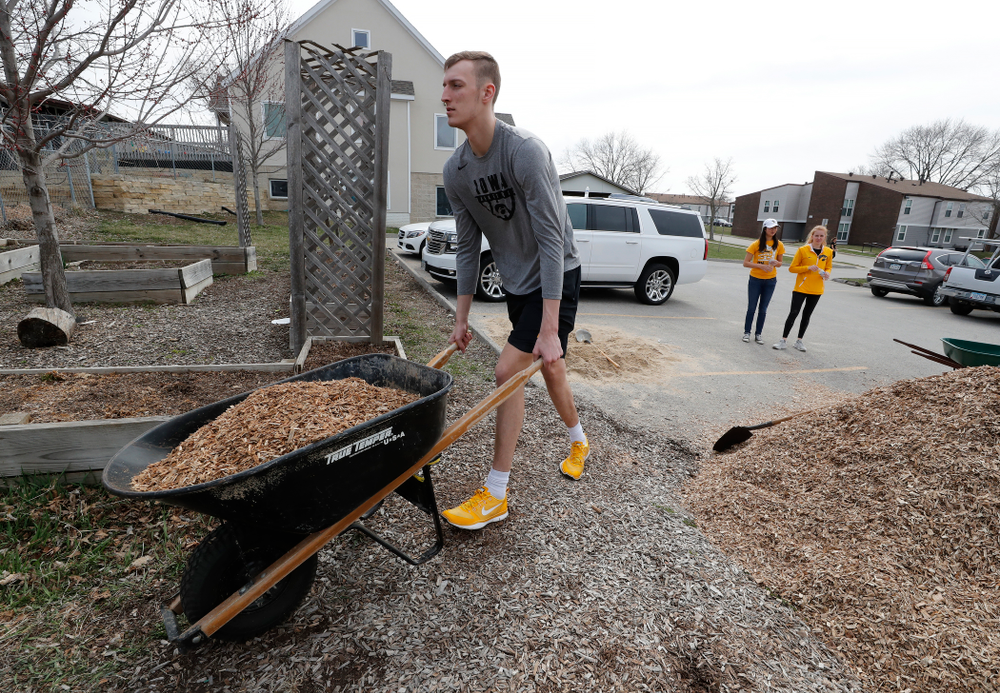 Members of the Iowa Men's Basketball Team volunteer during the Iowa Athletics Department's annual Day of Caring Sunday, April 22, 2018. (Brian Ray/hawkeyesports.com)