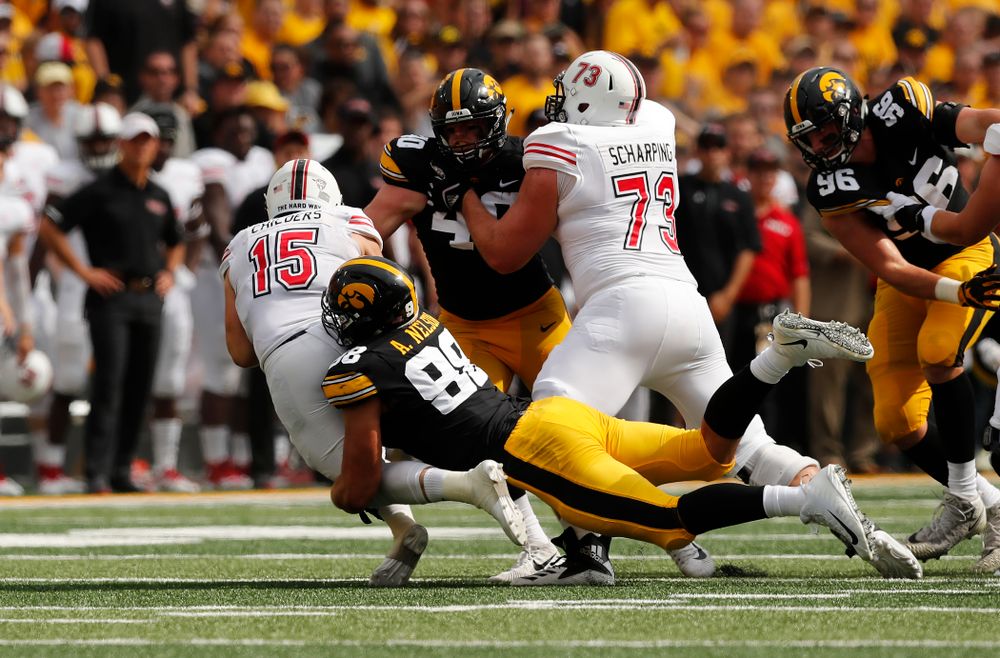 Iowa Hawkeyes defensive end Anthony Nelson (98) sacks quarterback Marcus Childers (15) Saturday, September 1, 2018 at Kinnick Stadium. (Brian Ray/hawkeyesports.com)