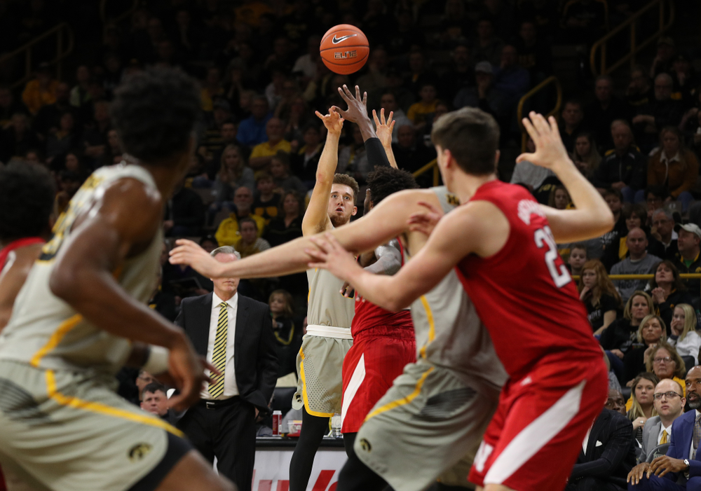 Iowa Hawkeyes guard Jordan Bohannon (3) knocks down a three point basket against the Nebraska Cornhuskers Sunday, January 6, 2019 at Carver-Hawkeye Arena. (Brian Ray/hawkeyesports.com)
