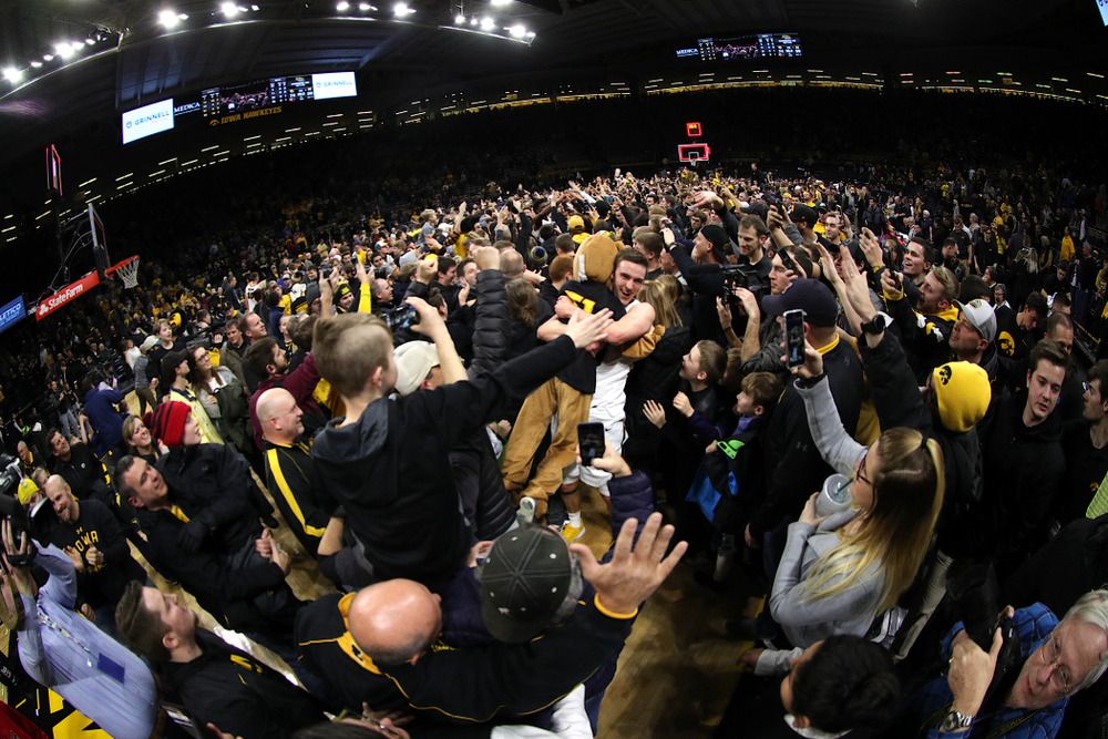 Iowa Hawkeyes forward Nicholas Baer (51) against the Michigan Wolverines Friday, February 1, 2019 at Carver-Hawkeye Arena. (Brian Ray/hawkeyesports.com)