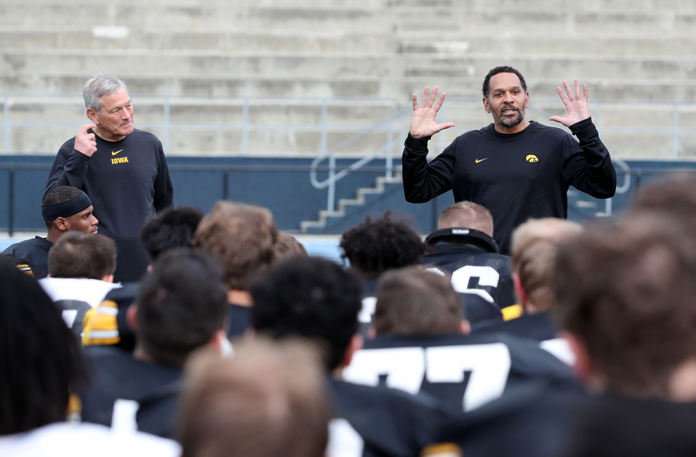 Former Hawkeye Football player Quinn Early speaks to the team during Holiday Bowl Practice No. 3 Tuesday, December 24, 2019 at San Diego Mesa College. (Brian Ray/hawkeyesports.com)