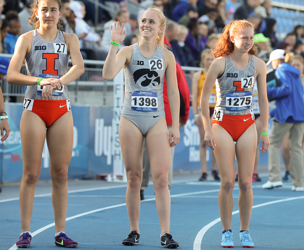 Iowa's Kylie Latham waves to someone in the stands before running the women's 10,000 meter event during the first day of the Drake Relays at Drake Stadium in Des Moines on Thursday, Apr. 25, 2019. (Stephen Mally/hawkeyesports.com)