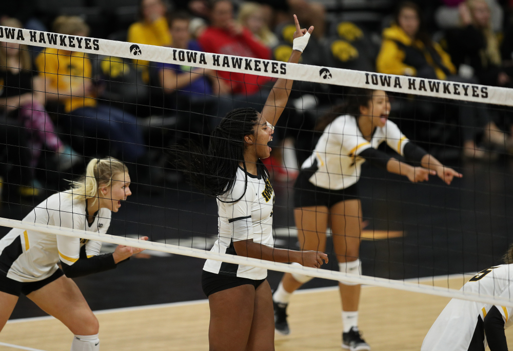 Iowa Hawkeyes middle blocker Amiya Jones (9) against the Ohio State Buckeyes Saturday, November 24, 2018 at Carver-Hawkeye Arena. (Brian Ray/hawkeyesports.com)