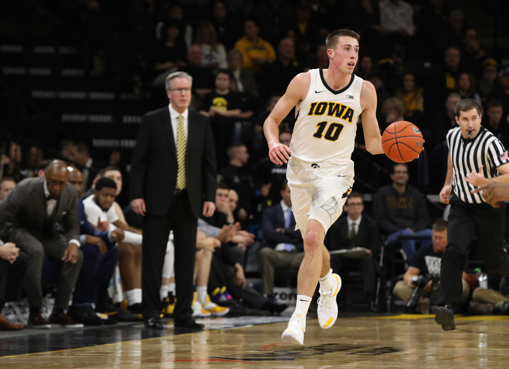 Iowa Hawkeyes guard Joe Wieskamp (10) against the Ohio State Buckeyes Saturday, January 12, 2019 at Carver-Hawkeye Arena. (Brian Ray/hawkeyesports.com)
