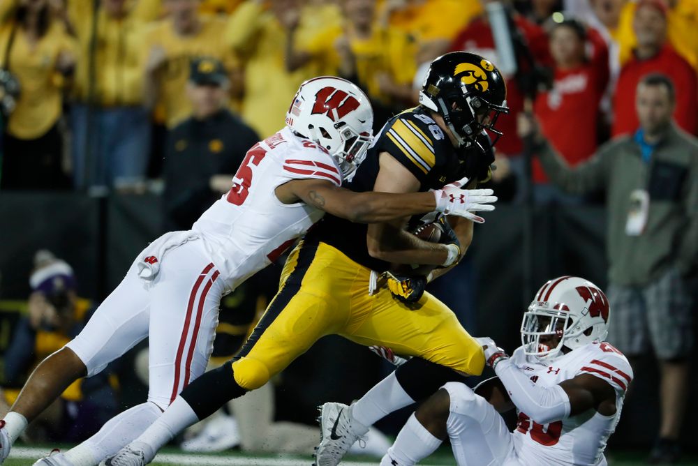 Iowa Hawkeyes tight end T.J. Hockenson (38) against the Wisconsin Badgers Saturday, September 22, 2018 at Kinnick Stadium. (Brian Ray/hawkeyesports.com)