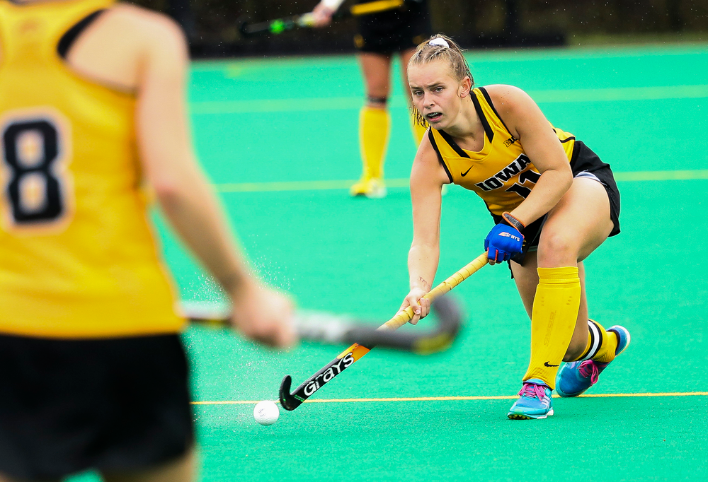 Iowa Hawkeyes midfielder Katie Birch (11) passes the ball during a game against Stanford at Grant Field on October 7, 2018. (Tork Mason/hawkeyesports.com)