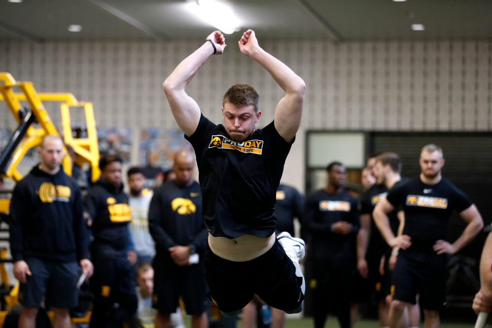 Iowa Hawkeyes wide receiver Matt VandeBerg (89) during the team's annual pro day Monday, March 26, 2018 at the Hansen Football Performance Center. (Brian Ray/hawkeyesports.com)