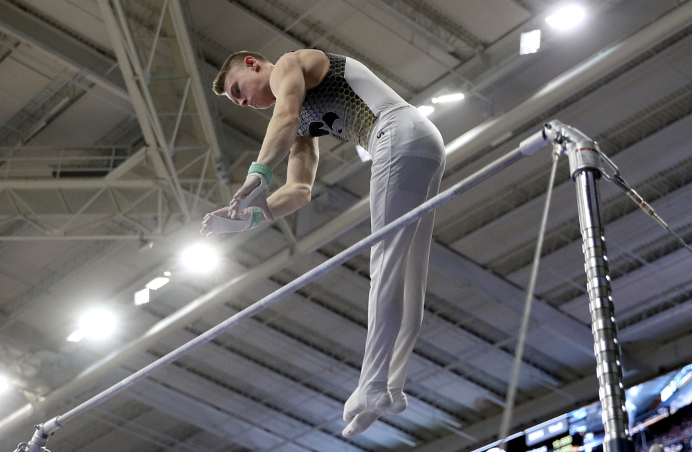 Iowa’s Carter Tope competes on the high bar against UIC and Minnesota Saturday, February 1, 2020 at Carver-Hawkeye Arena. (Brian Ray/hawkeyesports.com)